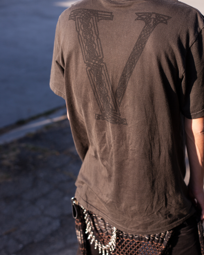 FW06 "Noir" V Tee