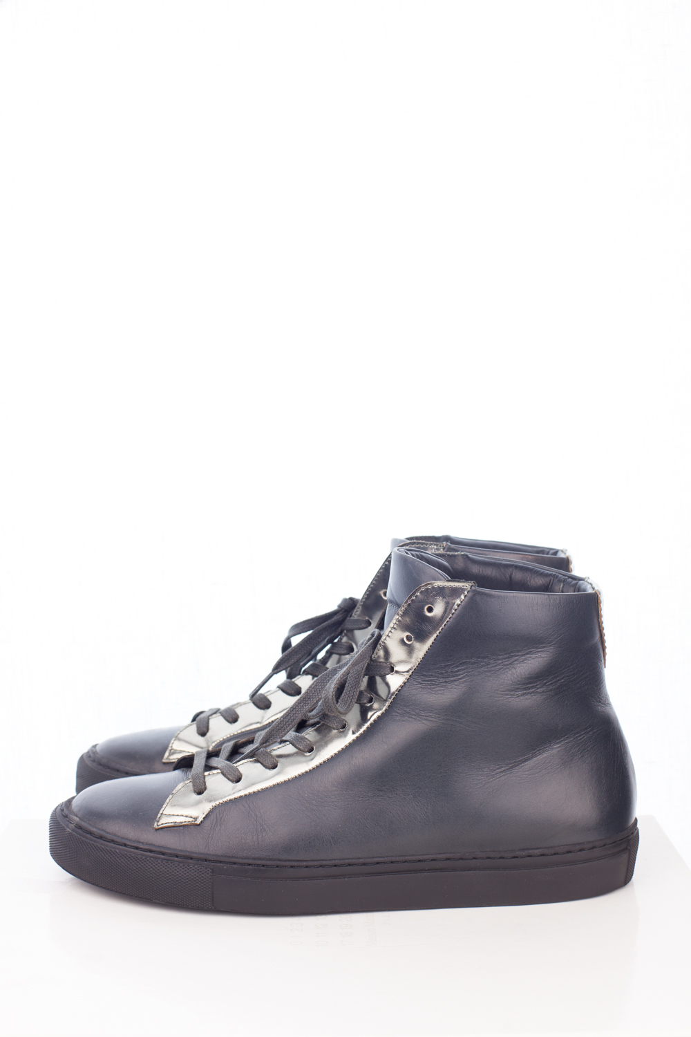 Minimal "Whole cut" Leather High Top