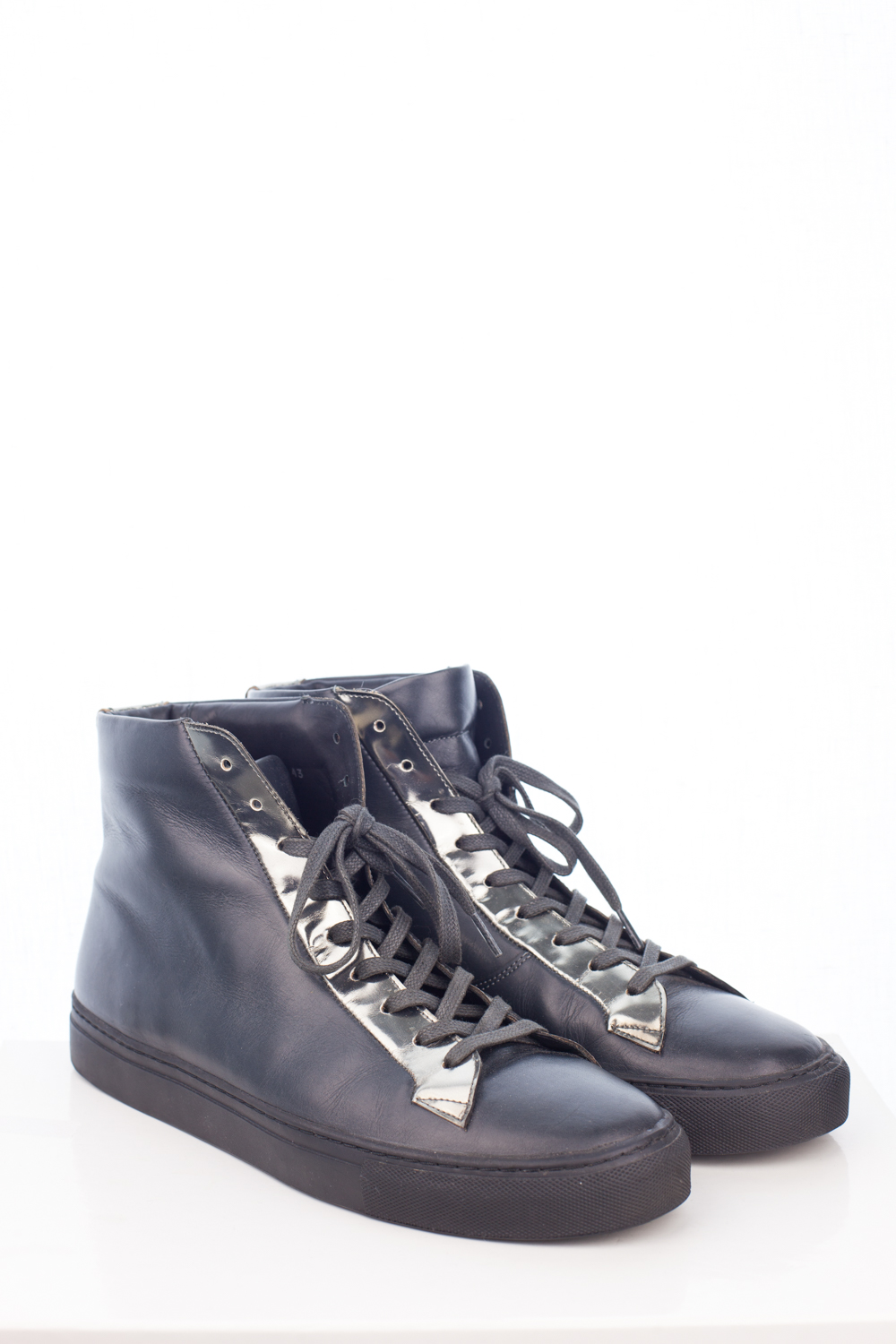 Minimal "Whole cut" Leather High Top