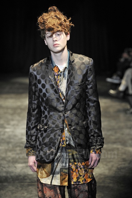 COMME DES GARCONS_menswear_fall_winter_2011_
Paris_january_2011